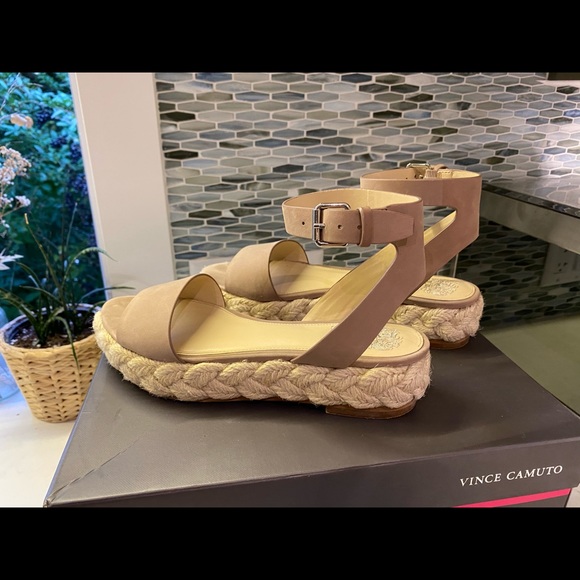 Vince Camuto Sandals - Picture 3 of 4